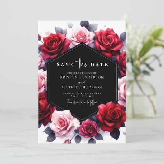Romantische Blumenverkrustung Red Wedding Save The Date (Stehend Vorderseite)