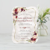 Romantische Burgund Pink-Blume Marmorhochzeit Einladung (Stehend Vorderseite)