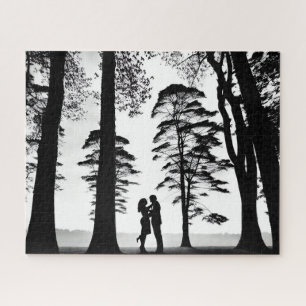 Romantische Couple Embrase in Silhouette Forest Sz Puzzle
