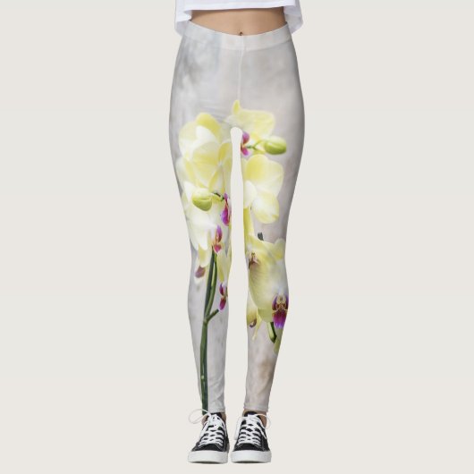 Romantische Creme & Lilac Orchids Leggings (Vorderseite)