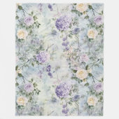 Romantische creme-violette Blumen Fleecedecke (Vorderseite)