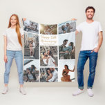 Romantische Custom Anniversary Foto Collage Modern Fleecedecke<br><div class="desc">Chic personalisierbare Collage Decken für Ihren Mann,  Ihre Ehefrau,  Ihre Freundin oder Ihren Freund zum Jubiläum. Fügen Sie 9 Ihrer Lieblings-Beziehung,  Verlobung oder Hochzeit-Fotos hinzu und bestellen Sie als romantisches Geschenk für Ihren Partner. Ein wunderschönes personalisiertes Geschenk voller Erinnerungen.</div>