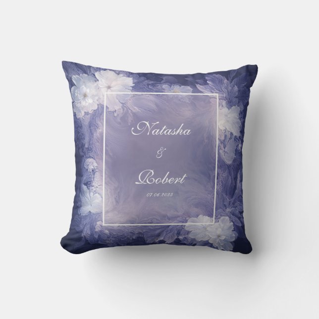 Romantische Deep Lavender Floral Wedding Kissen (Vorderseite)
