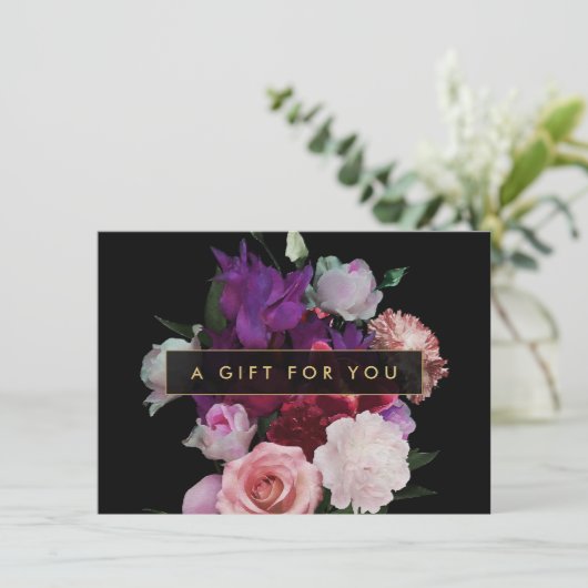 Romantische Dunkle Florals Geschenkzertifikat (Stehend Vorderseite)