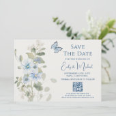 Romantische Dusty Blue Floral QR Code Hochzeit Save The Date (Stehend Vorderseite)