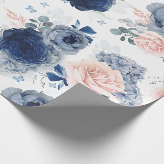 Romantische Dusty Blue Pink Blume Elegante Moderne Geschenkpapier (Ecke)