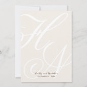 Romantische elegante Script Monogram Champagne Wed Einladung (Rückseite)