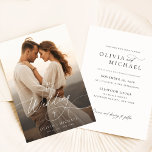 Romantische elegante Script-Sunset-Foto Hochzeit Einladung<br><div class="desc">Genießen Sie zeitlose Eleganz mit unserem modernen White Beach Theme Foto für Hochzeiten. Diese minimalistischen Einladungen sind mit einem schönen Foto und einer schönen Kalligraphie perfekt für eine Hochzeit in Urlaubsort zum Thema Strand. Ideal für informelle Hochzeiten im Freien, an der Küste zu jeder Jahreszeit, sie verbinden modernen Stil mit...</div>