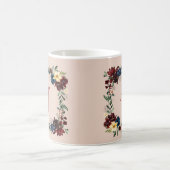 Romantische Florals Custom Monogram Kaffeetasse (Mittel)