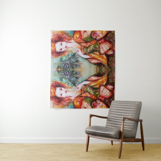 ROMANTISCHE FRAU MIT SPARKLING-PEACOCK-FEATHER WANDTEPPICH (Beispiel)