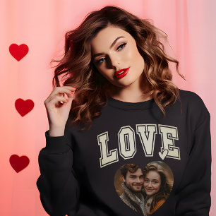 Romantische Frauen im eigenen Valentinherz Foto Sweatshirt