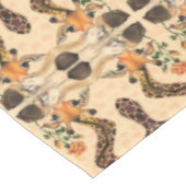 Romantische Giraffe - Funny Tischdecke (Schrägansicht)