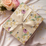 Romantische Goldkönigin-Biene, Honeycomb & Blume Geschenkpapier<br><div class="desc">Dieses niedliche und romantische Wrapping Paper zeigt ein skurriles Muster von Honigwaben,  rosa exotische Blume und belebten Bienen,  ergänzt durch verstreute goldene Herzen. Es ist eine charmante Darstellung der Süße und Schönheit,  die in der Verbindung zwischen Müttern und ihren Lieben gefunden wird.</div>