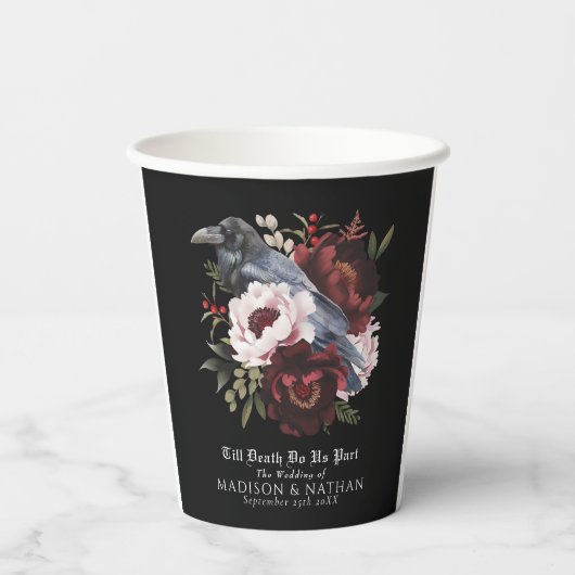 Romantische gotische Wasserfarbenraven-Hochzeit Pappbecher (Rückseite)