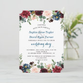 Romantische Hochzeit der Burgundy Navy Blush Flora Einladung (Stehend Vorderseite)