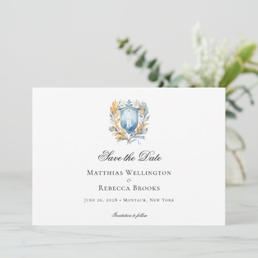 Romantische Hochzeit des Blue Wappen Monogram Save The Date (Stehend Vorderseite)