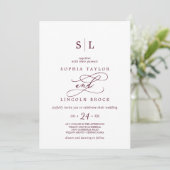 Romantische Hochzeit des Burgundy Text Monogram Einladung (Stehend Vorderseite)