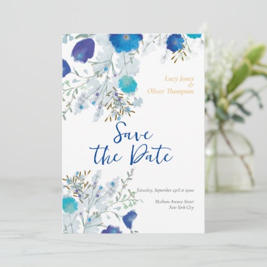 Romantische Hochzeit mit blauer Flora Save The Date (Stehend Vorderseite)
