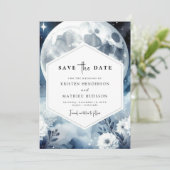 Romantische Hochzeit von Earthy Moonlit Save The Date (Stehend Vorderseite)