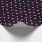 Romantische Hot-Pink-Herzen auf Lila Muster Geschenkpapier (Ecke)