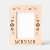 Romantische Interlocks Mrs. & Mrs. Wedding Geätzte Rahmen (Vorderseite)