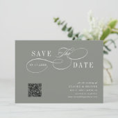 Romantische Kalligrafie QR Code Sage Green Horizon Save The Date (Stehend Vorderseite)