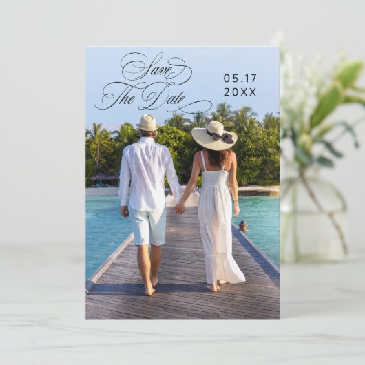 Romantische Kalligrafie Schwarz-Weiß-Foto Save The Date (Stehend Vorderseite)