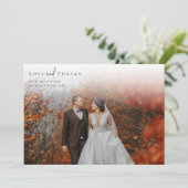 Romantische Kalligrafie-Script-Foto Hochzeit Dankeskarte (Stehend Vorderseite)