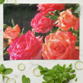 Romantische Korallen-Rose Handtuch (Gefaltet)