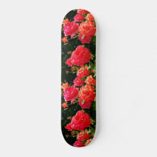Romantische Korallenrosen Skateboard