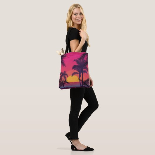 Romantische Landschaft mit Palmen Tasche (Am Model)