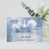 Romantische Liebe Lake Swan Wedding RSVP Card Einladung (Stehend Vorderseite)