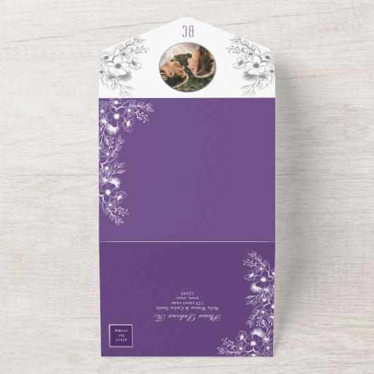 Romantische Lila Blumenhochzeit All In One Einladung (Außenbereich)
