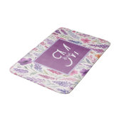 Romantische lila rosa Pastel Botanischer Frühlings Badematte (Schrägansicht)