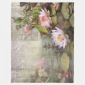 Romantische Lotus Reverie Pink Flora Elegante Fleecedecke (Vorderseite)