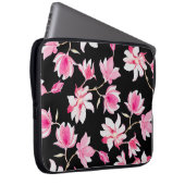 Romantische Magnolien: Schwarzes Wasser Laptopschutzhülle (Vorne Rechts)