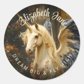 Romantische Märchenwaldlandschaft mit Flügeln Runder Aufkleber (Vorderseite)