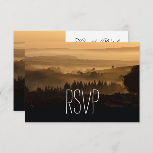 Romantische Misty Mountains Rustikale Hochzeitskar RSVP Karte (Vorne/Hinten)
