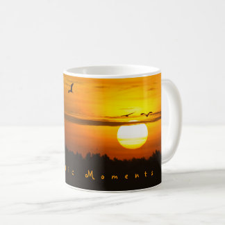 Romantische Momente Krane bei Sonnenaufgang Foto m Kaffeetasse