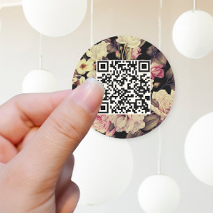 Romantische Moody Floral QR Code Black Runder Aufkleber
