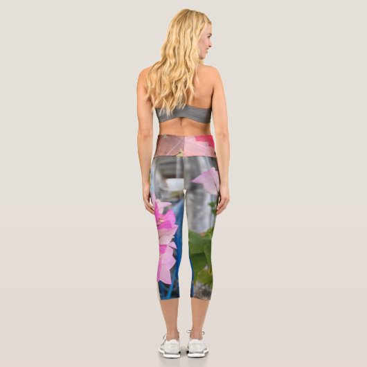 Romantische Omelrot-Bougainvillea oder Blume auf P Capri Leggings (Rückseite)