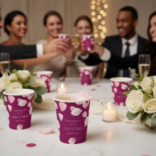 Romantische rosa Blütenblätter Hochzeit Pappbecher