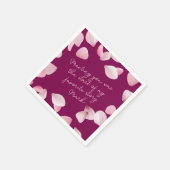 Romantische rosa Blütenblätter Liebesbotschaft Serviette (Ecke)