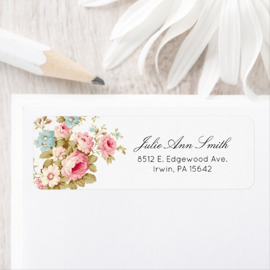 Romantische Rosa Englische Rose auf blassgelb (Insitu)