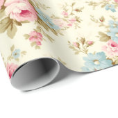 Romantische Rosa Englische Rose auf blassgelb Geschenkpapier (Rolleneckpunkt)