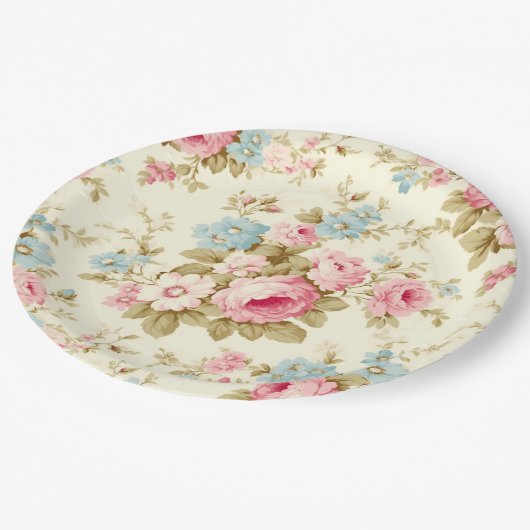 Romantische Rosa Englische Rose auf blassgelb Pappteller (Schrägansicht)