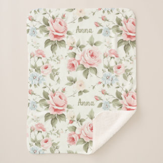 Romantische rosa Rosen Überall Muster mit Namen Sherpadecke