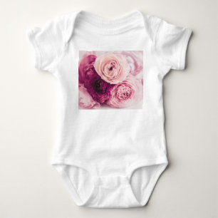 Romantische Rose Bouquet: Vintages Branding. Baby Strampler