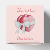 Romantische rote Herzen verbunden mit weißem Bandb Geschenkschachtel (Oben)