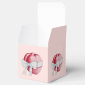 Romantische rote Herzen verbunden mit weißem Bandb Geschenkschachtel (Geöffnet)